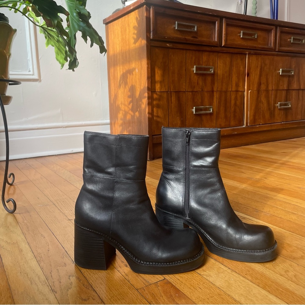 Nine West Vintage Bratz Black Leather Platform Square Tow Boots Size 7.5
